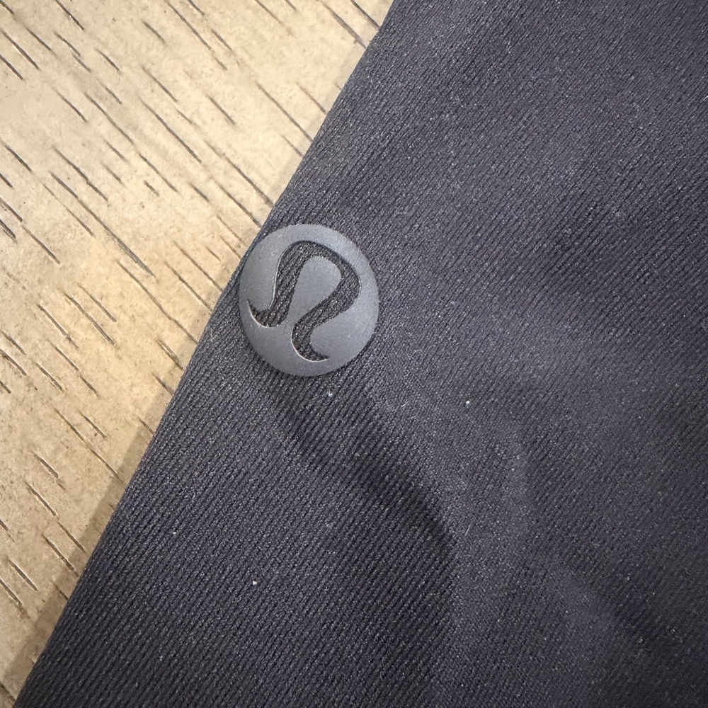 Lululemon Shorts Size 4 - Picture 6 of 10